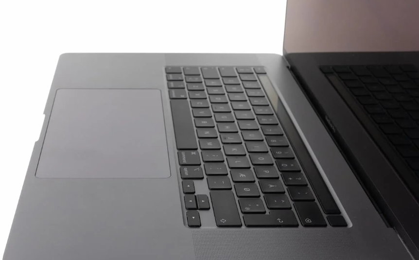 Skolecomputer - Apple MacBook Pro (16-inch, 2019) Space Gray - 16,0", 3072 x 1920 - CPU: i9- 2,3 - 1 TD SSD - 16 GB ram - Meget God Stand